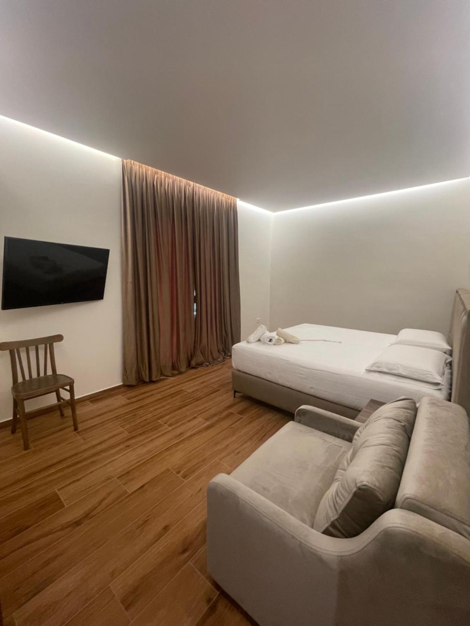 Adriatik Hotel Vlore Ngoại thất bức ảnh