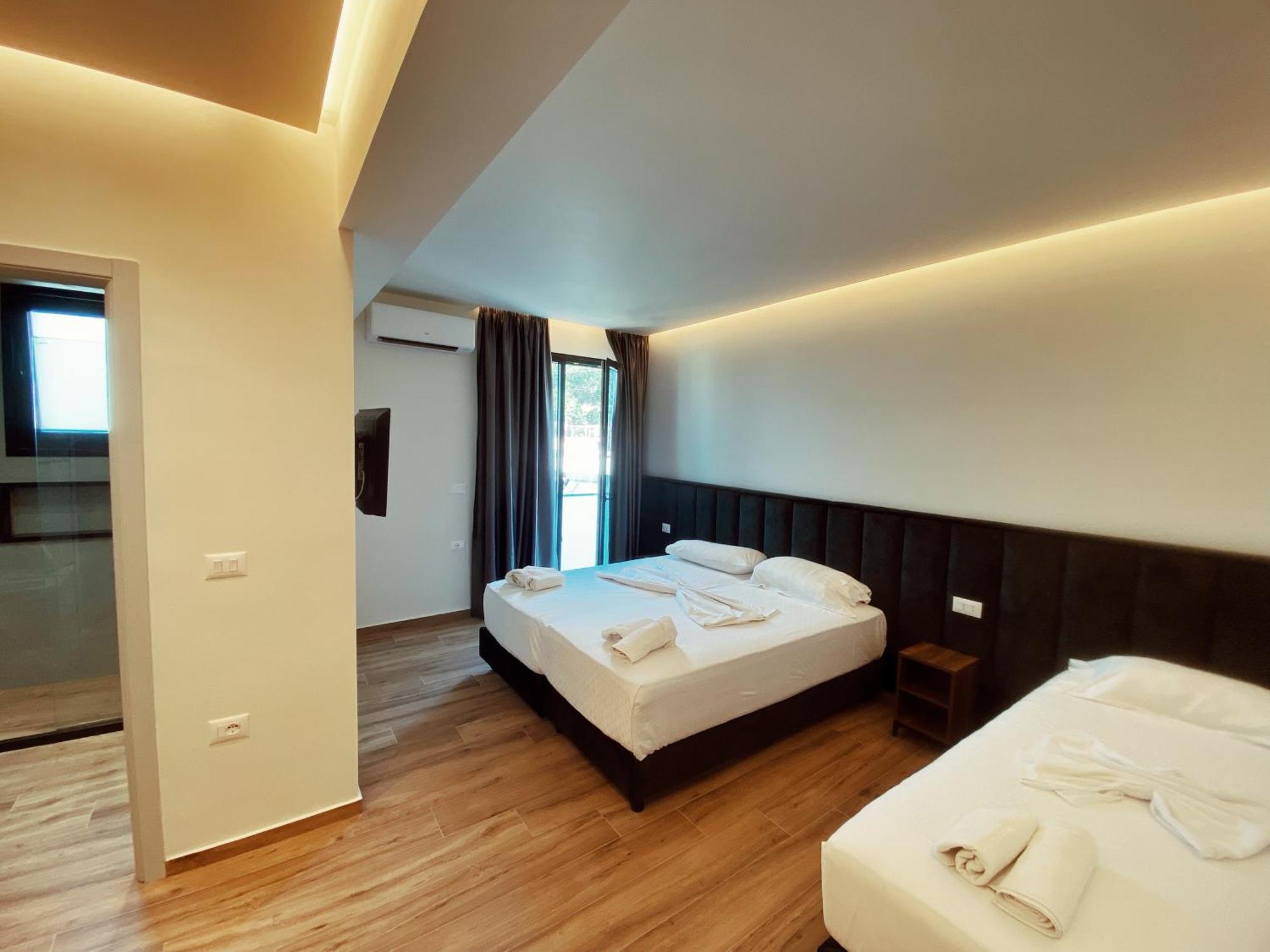 Adriatik Hotel Vlore Ngoại thất bức ảnh