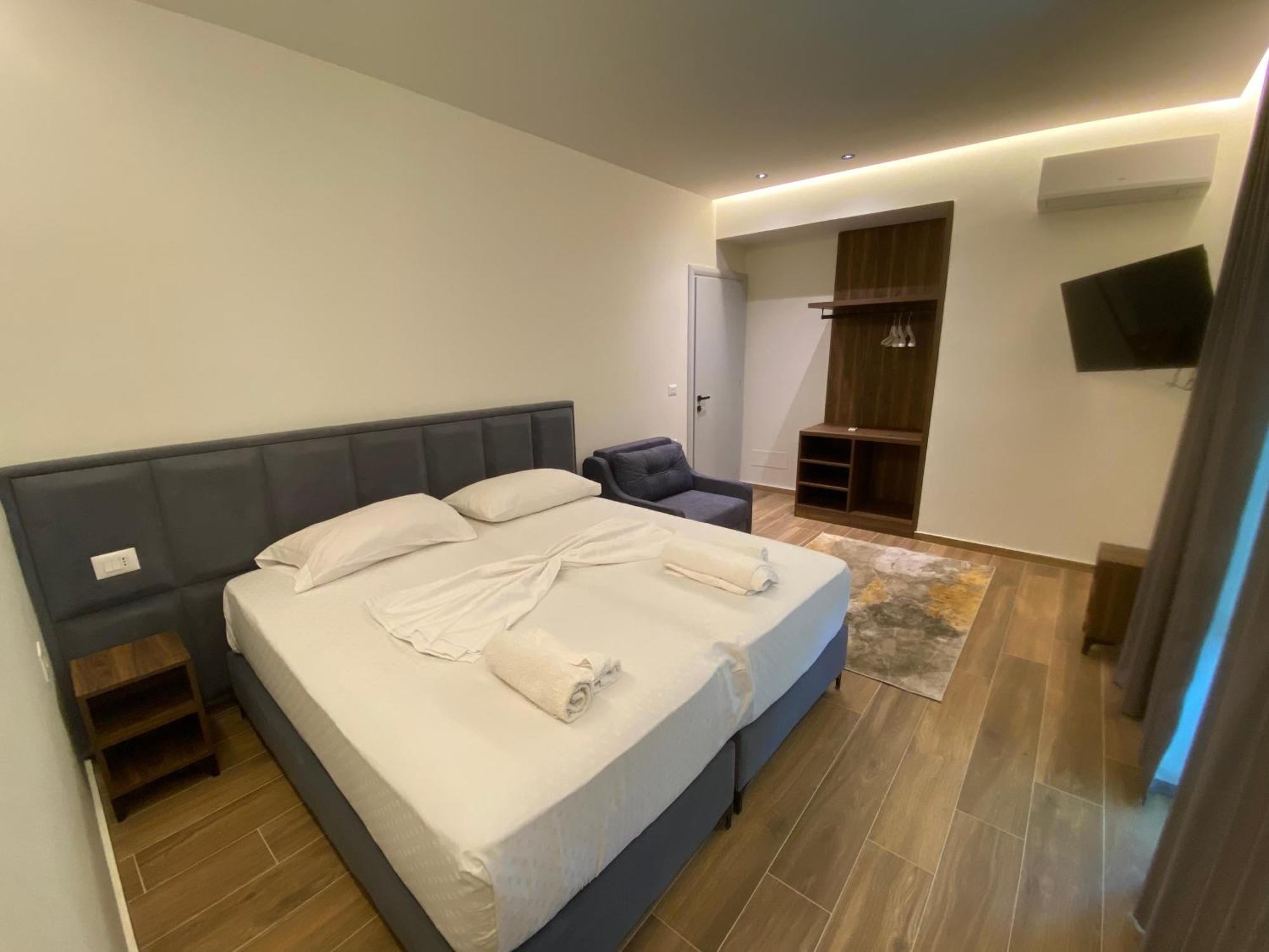 Adriatik Hotel Vlore Ngoại thất bức ảnh